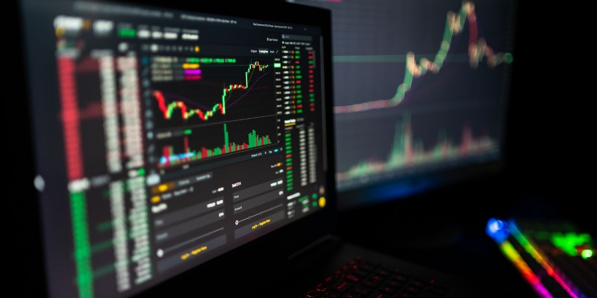 Analysts Predict Price Movements for BNB, AVAX, SHIB, and XRP Coins