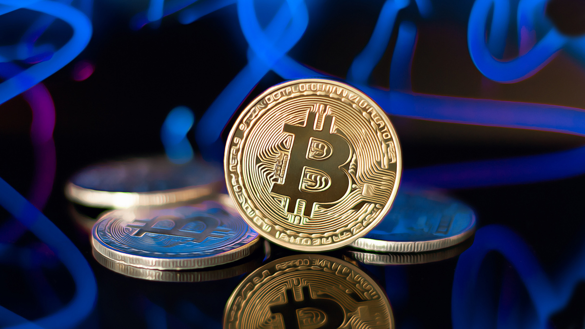 Gold’s Surge Sparks New Interest in Bitcoin as Safe Haven Investments