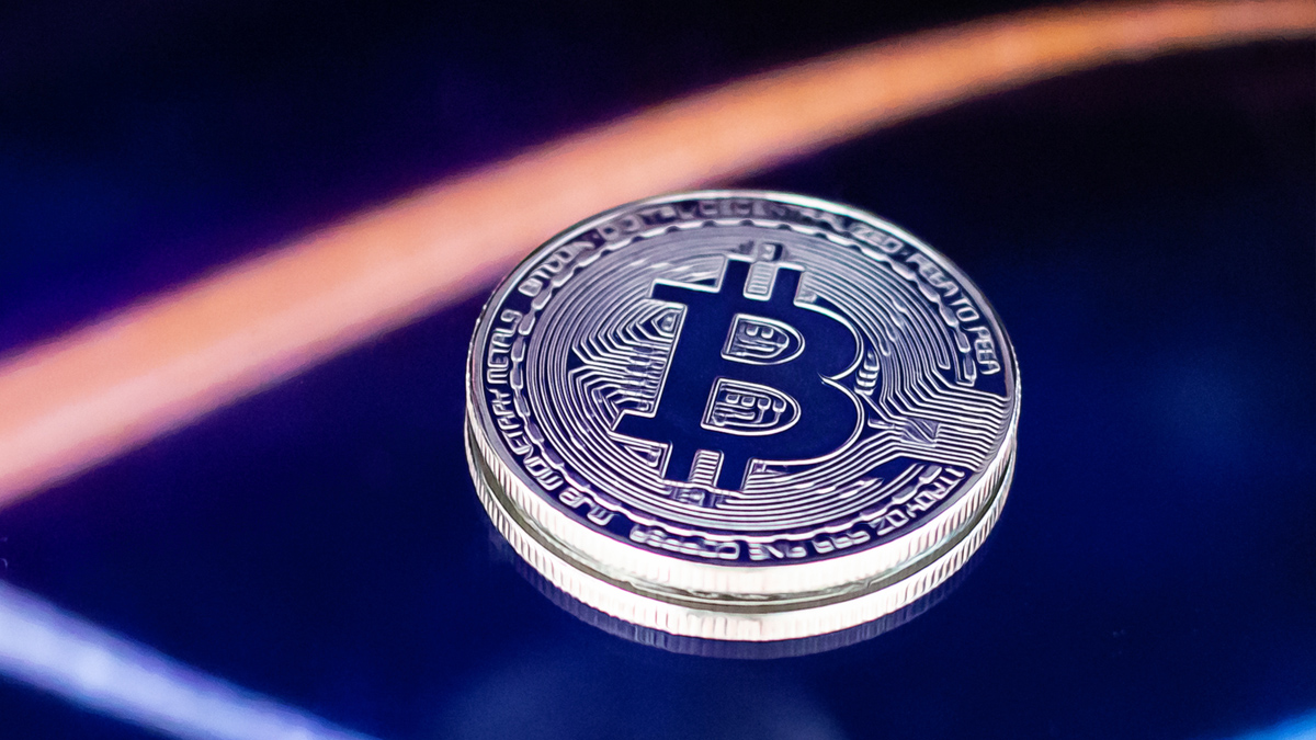 Gold Prices Take a Hit as Bitcoin Gains Ground
