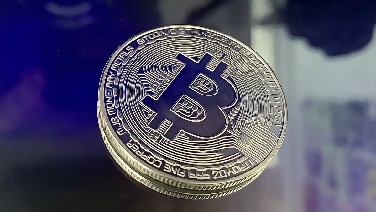 Elon Musk Sparks Bitcoin Surge as U.S. Spending Bill Creates Tensions logo