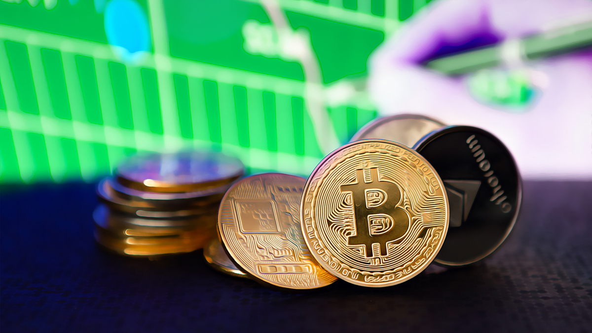 Institutional Players Shift Strategies as Bitcoin Faces Resistance