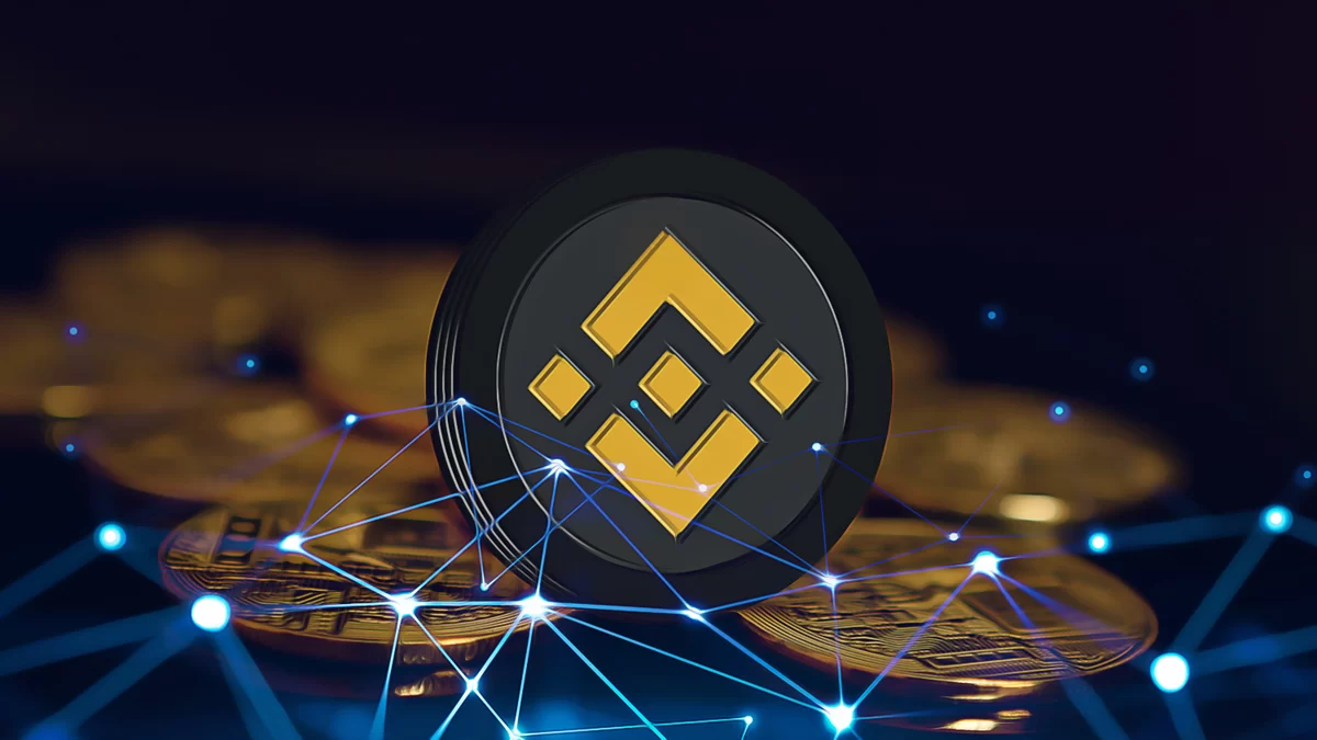 BNB trades at $569 as symmetrical triangle pattern nears breakout point